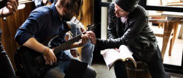 colaborar com outros artistas